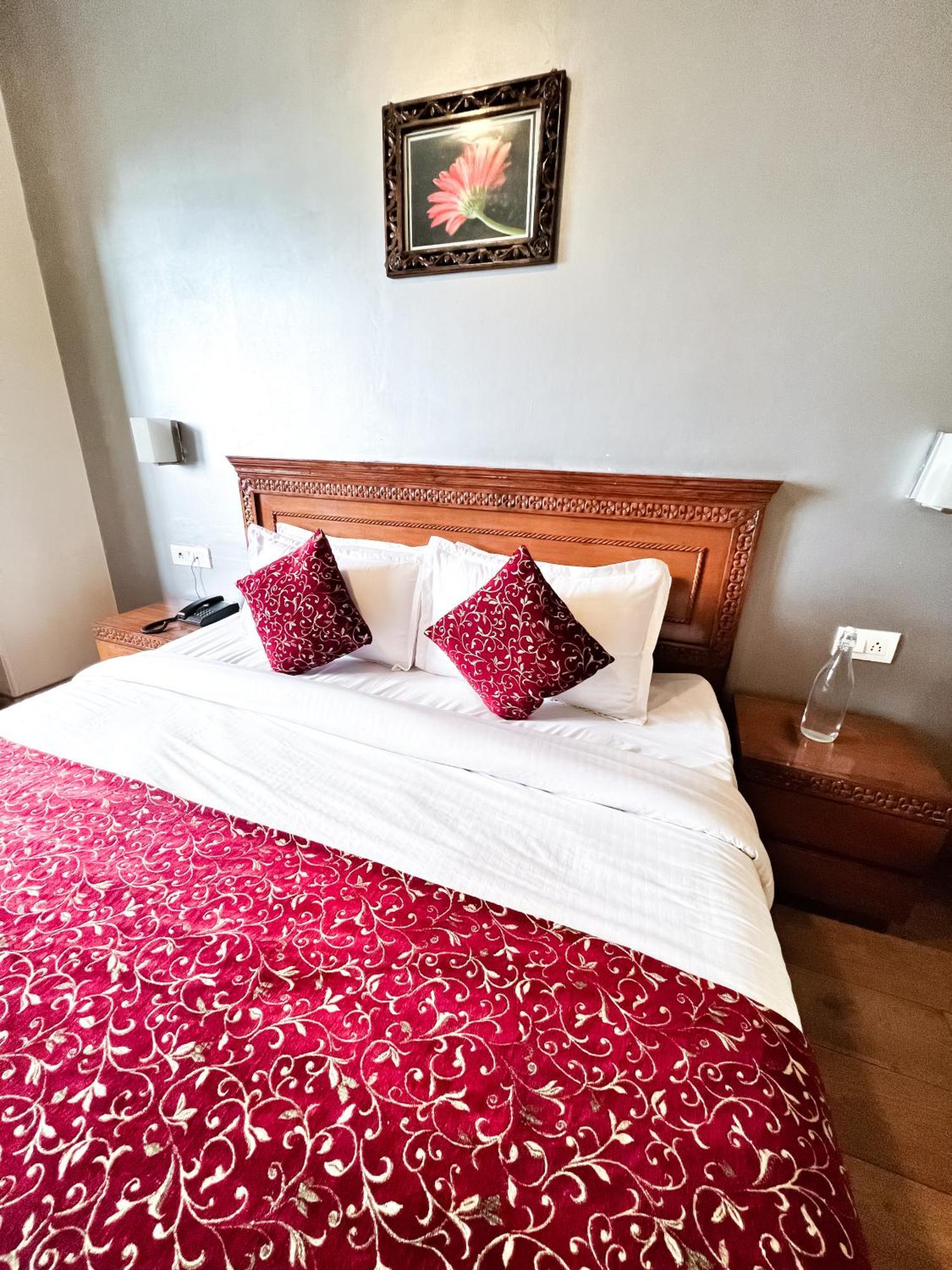 Wingait Inn - Hotel Near Mall Road Shimla Exterior foto